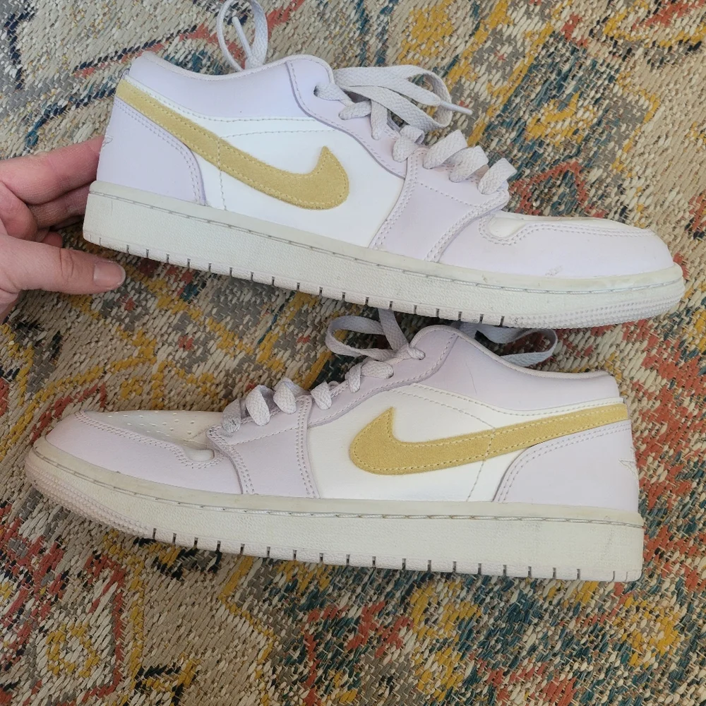 Air Jordan Nike 1 Low In Barely Grape